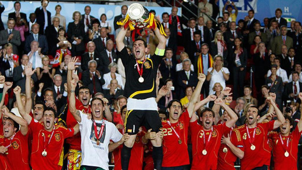 Iker Casillas levanta la Eurocopa en 2008