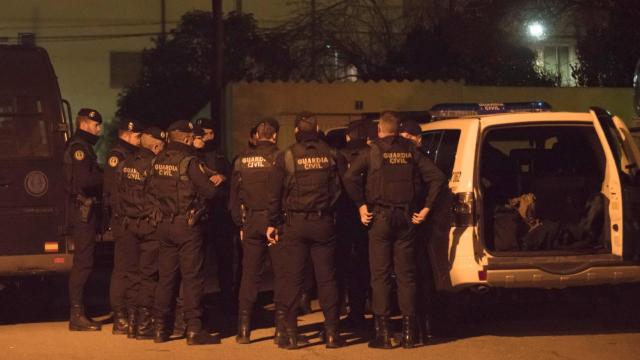 El operativo desplegado por la Guardia Civil en Andorra (Teruel) ha estado operativo toda la noche.