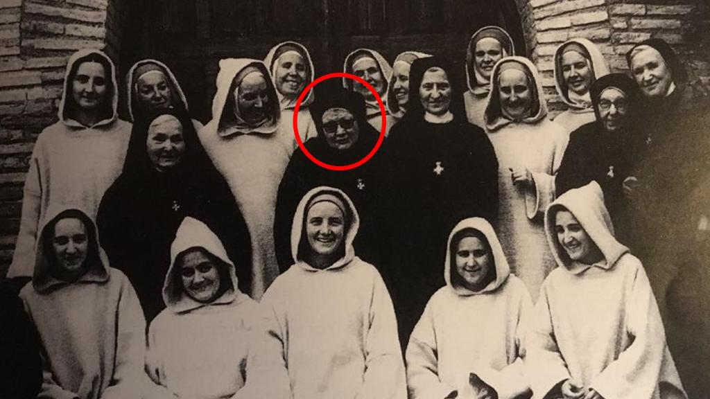 Pilar Sanjoaquín, con las monjas francesas de Belén a las que alquiló el monasterio de Sijena.