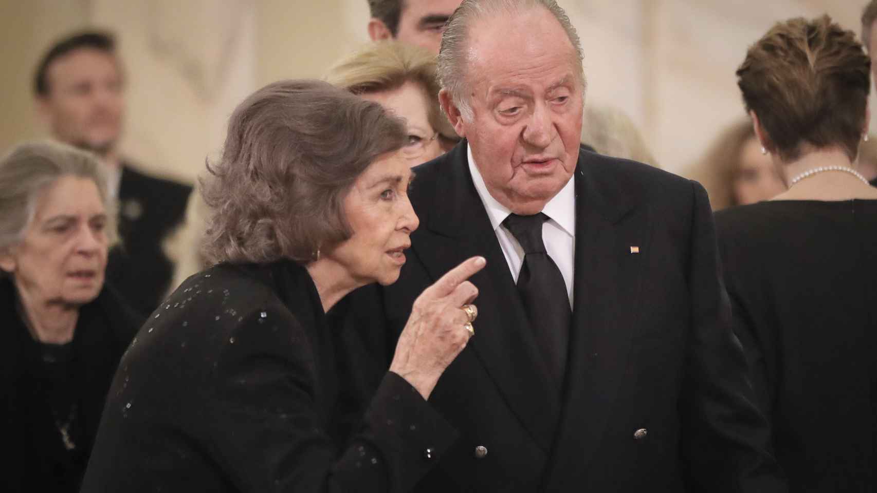 Juan Carlos y Sofía charlando.