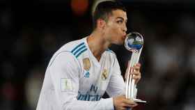 Cristiano Ronaldo con el balón de plata.