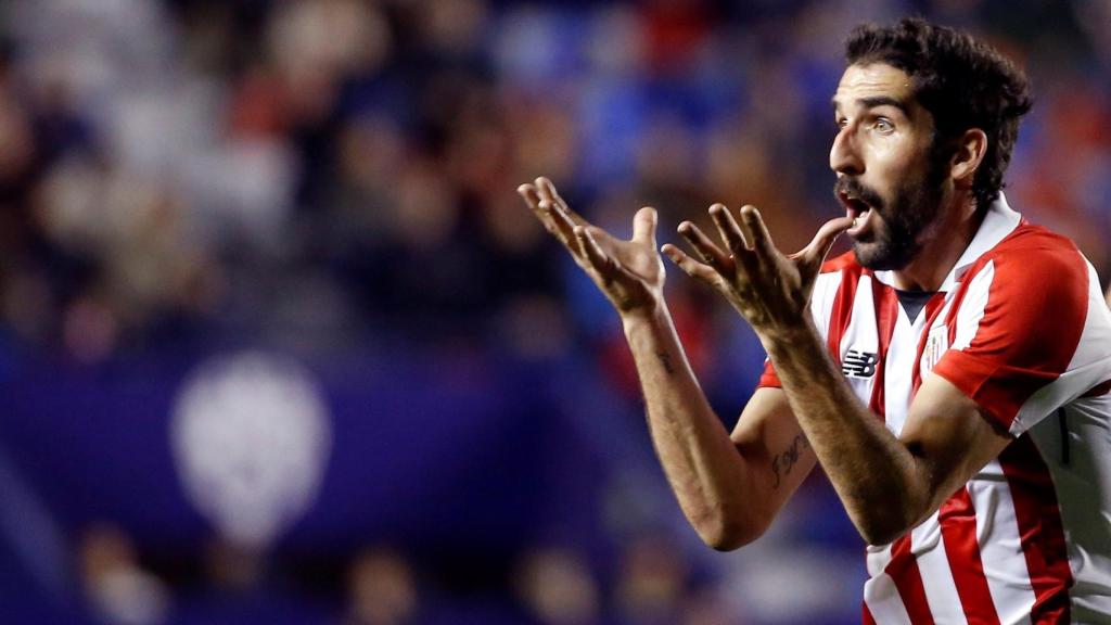 Raúl García en un partido del Athletic.