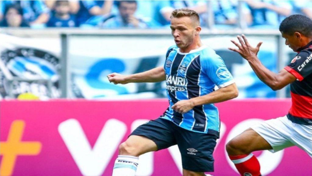 Arthur en un partido con el Gremio. Foto: Twitter (@arthurmeloreal)