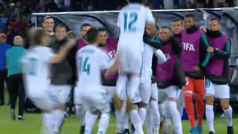 Los jugadores del Real Madrid celebran el gol de Cristiano