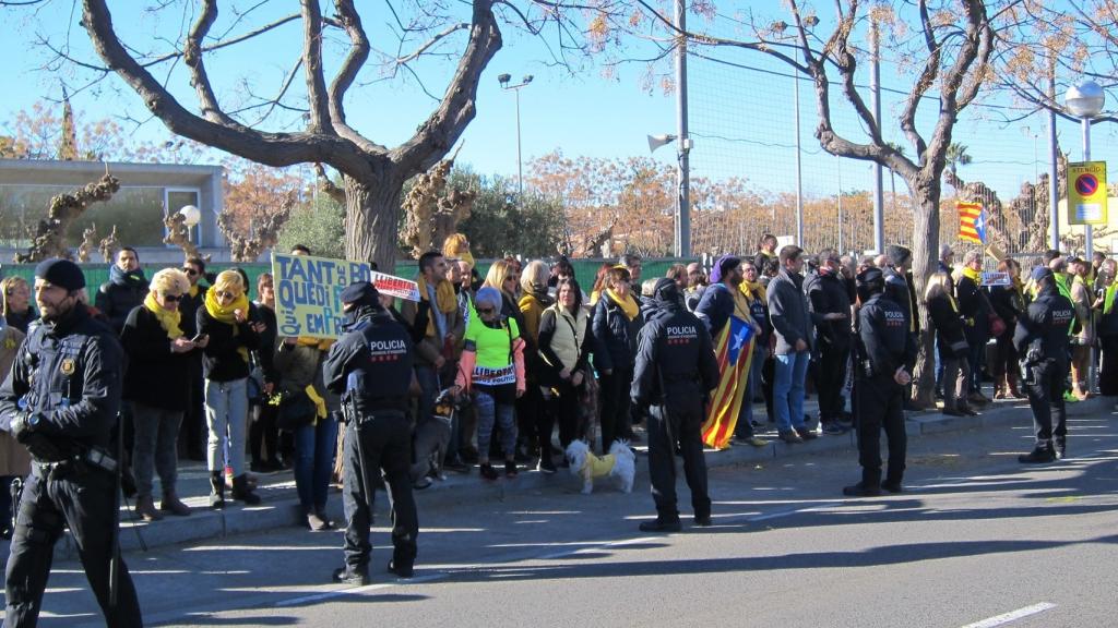 Imagen de la concentración ante el mitin del PP catalán. Foto: Europa Press