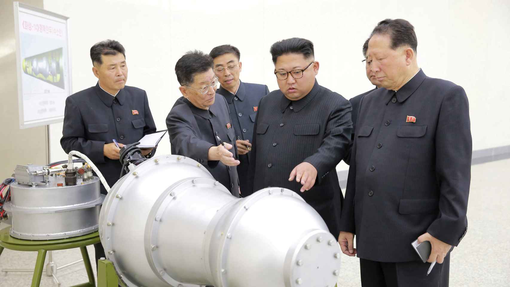 El líder norcoreano supervisa el programa de armamento nuclear.