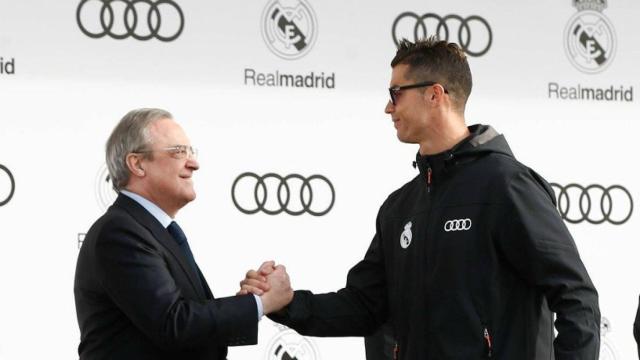 Florentino y Cristiano Ronaldo, en la entrega de coches Audi