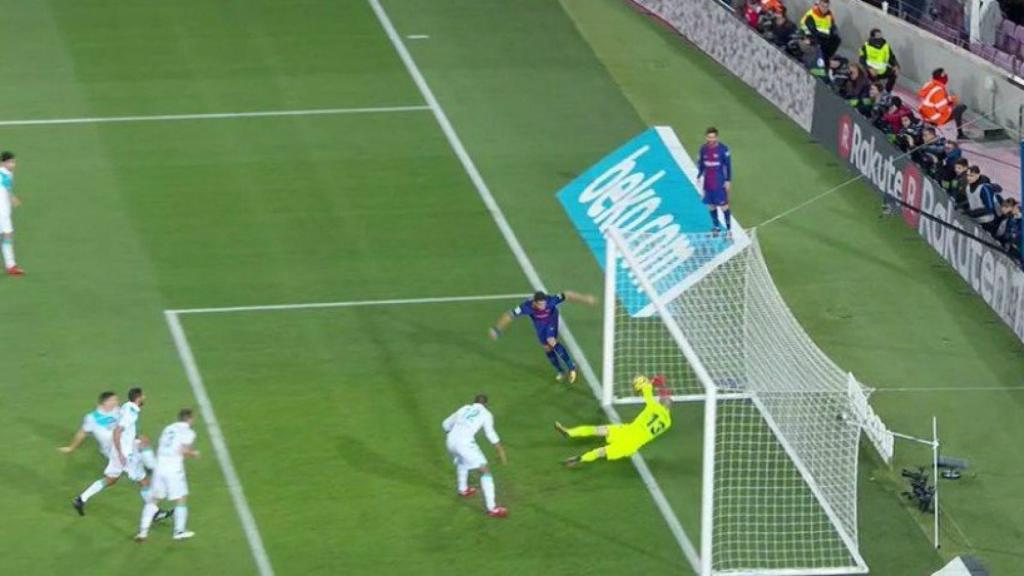 Gol fantasma de Suárez. Foto: Twitter (@elchiringuitotv)