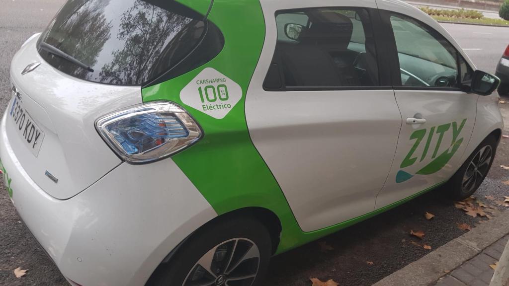 Imagen de un coche de Zity estacionado en Madrid minutos antes del lanzamiento oficial