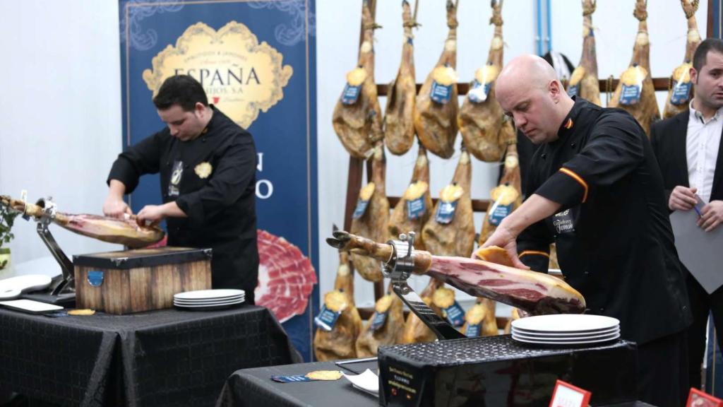 Divertida final del Concurso de Cortadores de Jamón de Embutidos España 38