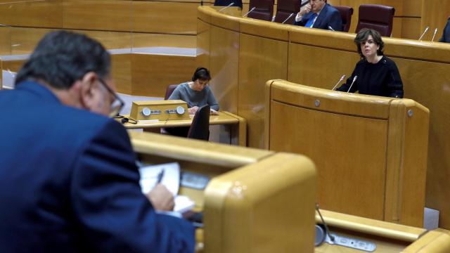 La vicepresidenta, Soraya Sáenz de Santamaría, en el Senado este lunes.