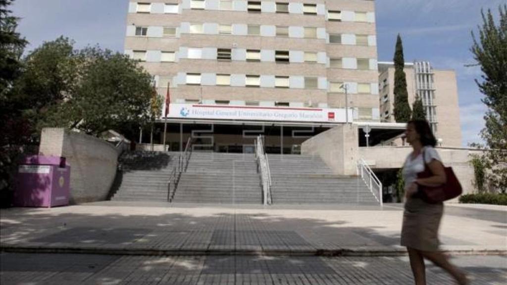 Las escaleras de entrada al Hospital Gregorio Marañón de Madrid.