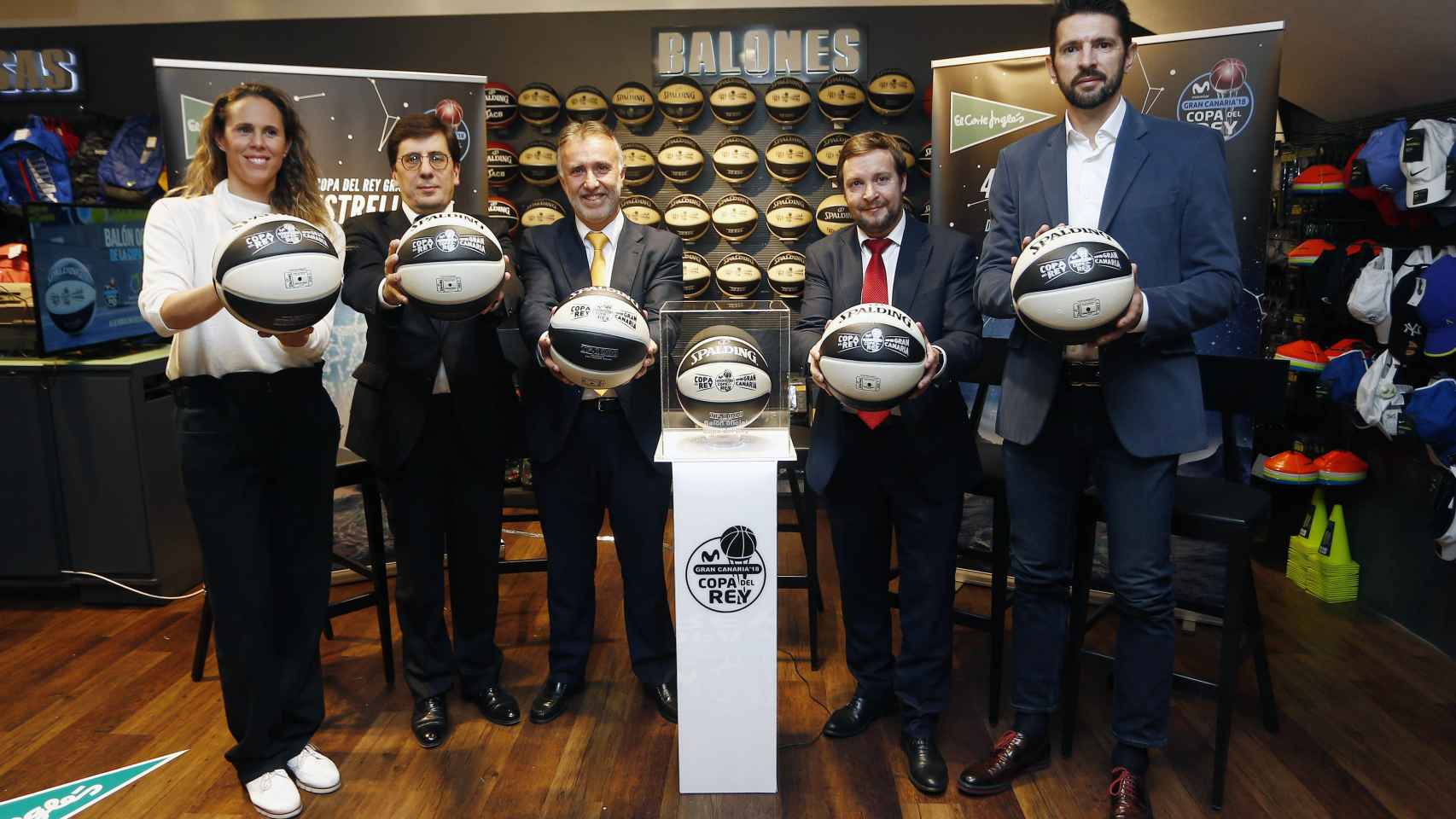 El balón exclusivo de la Copa del Rey de baloncesto se presentó en Madrid.