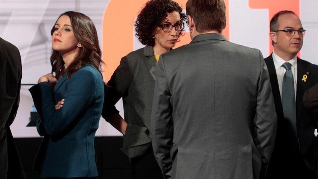 Inés Arrimadas, Marta Rovira, Xavier Domènech (de espaldas) y Jordi Turull.