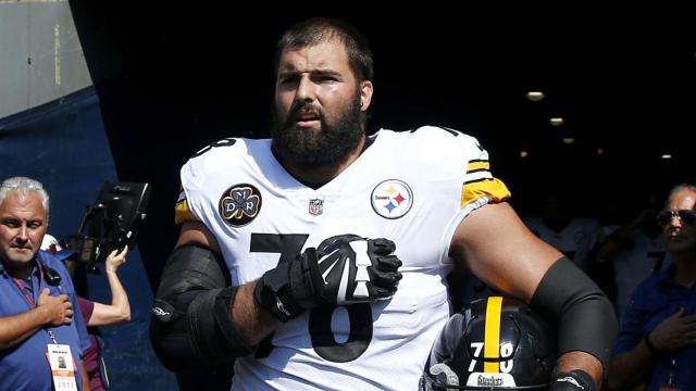 Alejandro Villanueva durante el momento que le hizo célebre.