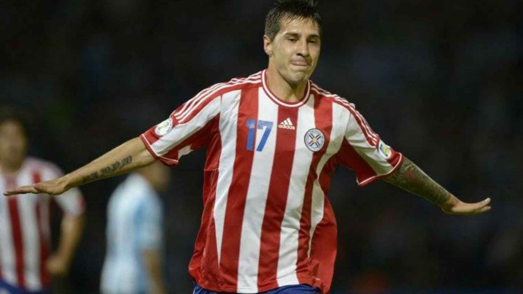 Fabbro celebra un gol con Paraguay.
