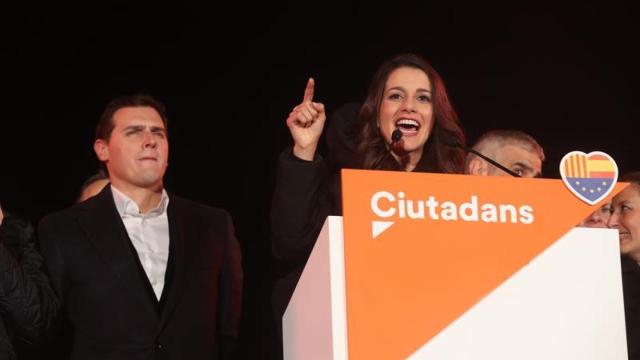 Arrimadas y Rivera celebran la victoria.