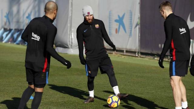 Los jugadores del Barcelona entrenando. Foto: Twitter (@FCBarcelona_es)