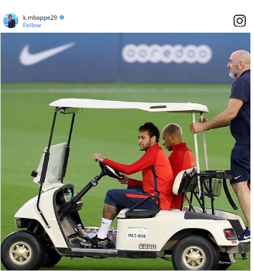 Neymar y Mbappé en un carrito de golf