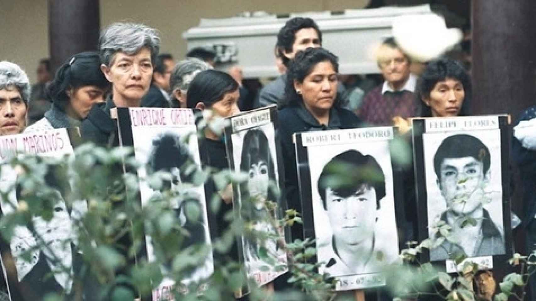 Los familiares de las víctimas de La Cantuta en una protesta.