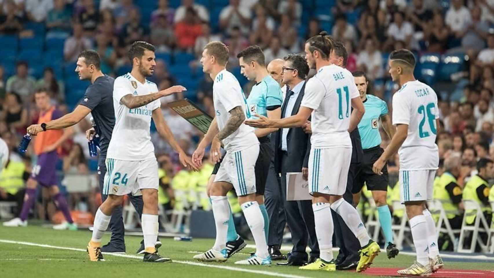 Ceballos es sustituido en el Trofeo Santiago Bernabéu.  Foto: Pedro Rodríguez / El Bernabéu