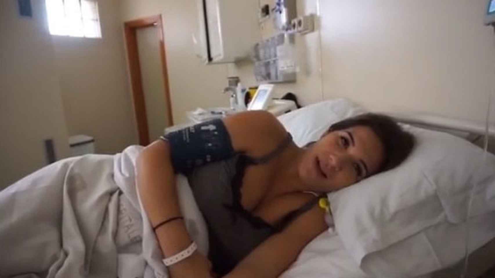 Tamara Gorro en la cama del hospital.