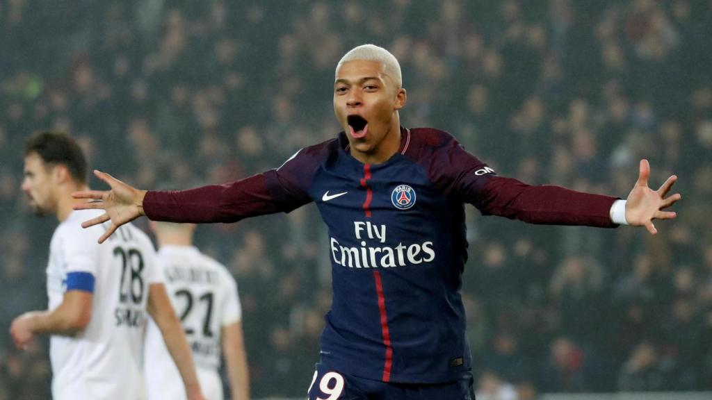 Mbappé celebra un gol con el PSG.