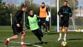 Bale, Lucas Vázquez, Cristiano Ronaldo y Casilla en un entrenamiento