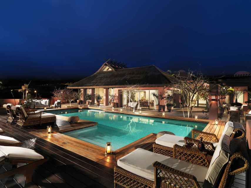 La terraza de la Suite Imperial cuenta con una piscina climatizada al aire libre.