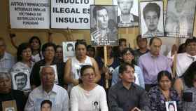 Familiares de las víctimas de las matanzas por las que fue condenado Alberto Fujimori.