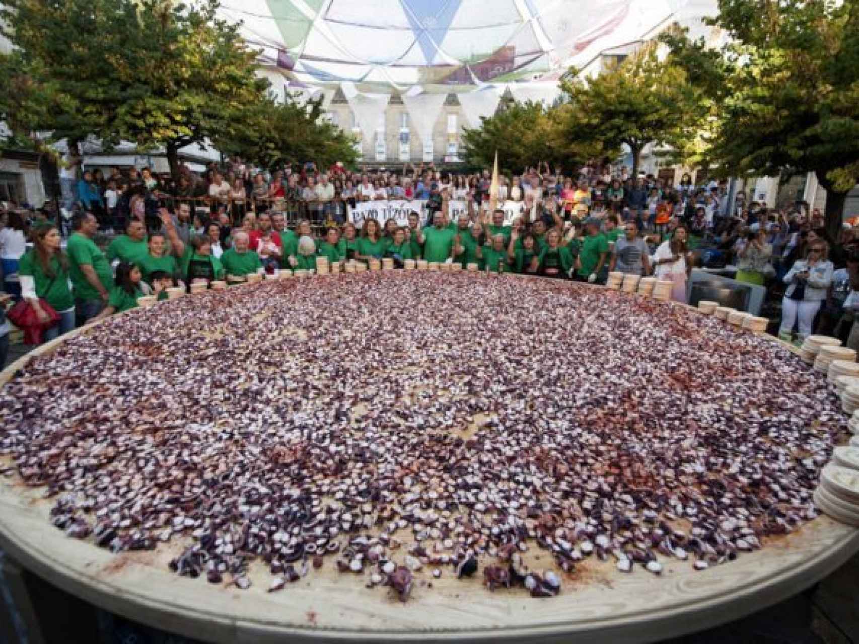 La ración de pulpo más grande del mundo se sirvió este año en la Feria del Pulpo de Carballiño.
