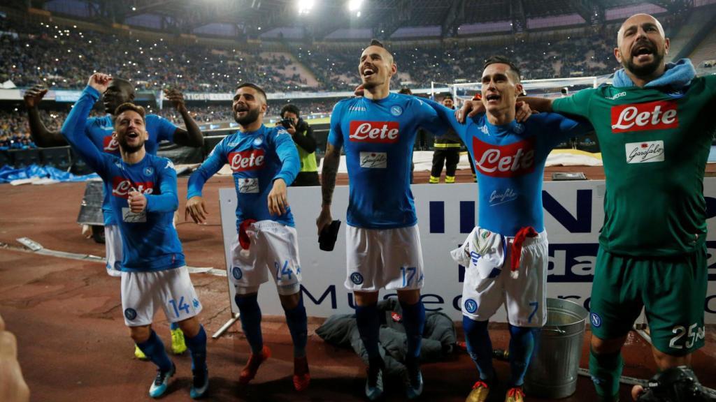 Los jugadores del Nápoles celebran la victoria.