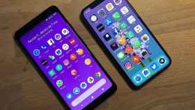 Un móvil Android y un móvil iPhone