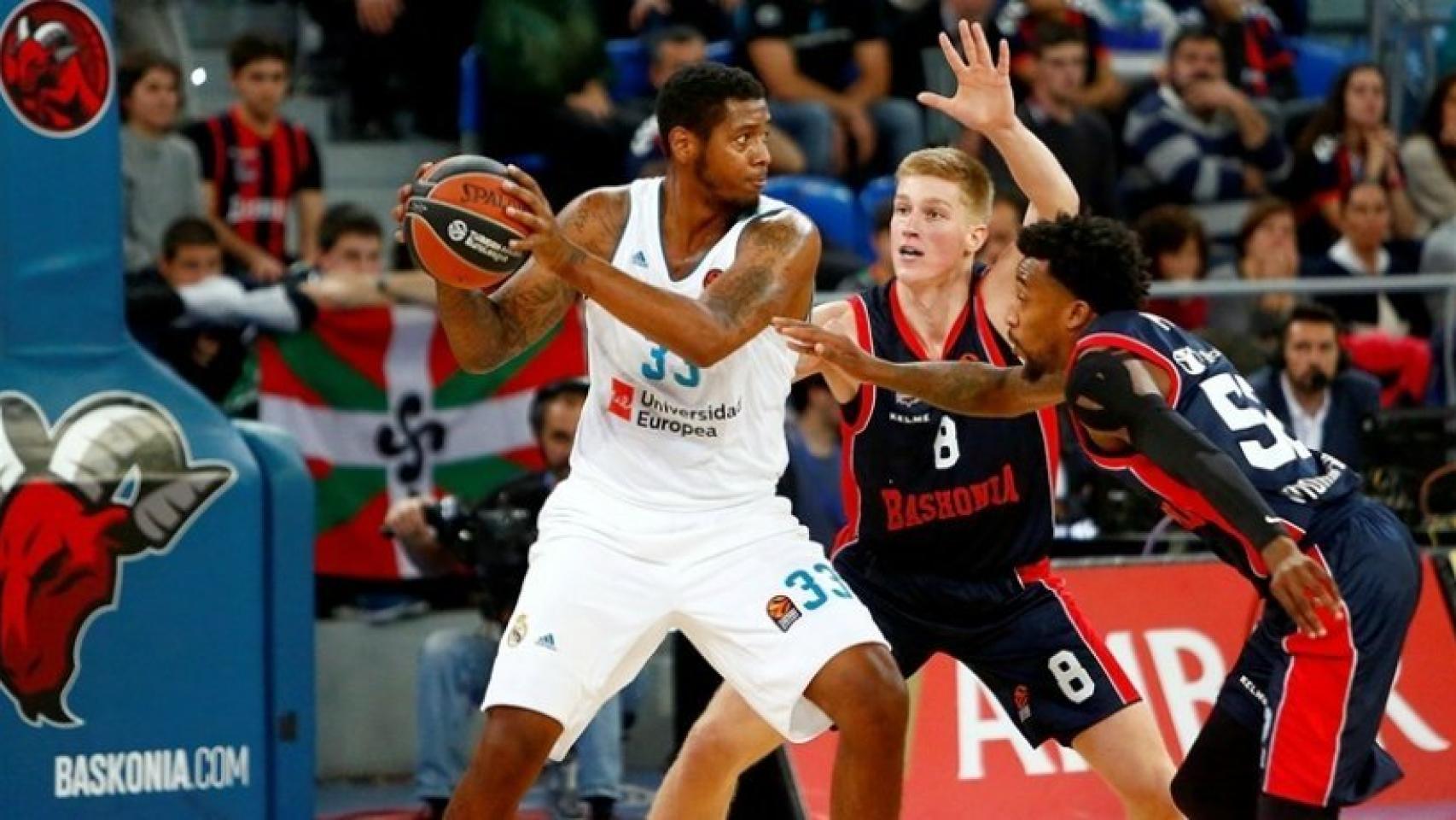 Thompkins ante Baskonia en Euroliga. Foto: Euroleague.net