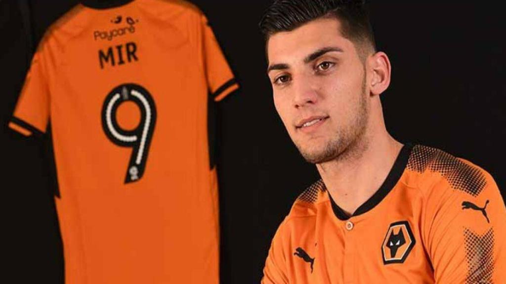 Rafa Mir, nuevo jugador del Wolverhampton. Foto: Twitter (@Wolves)