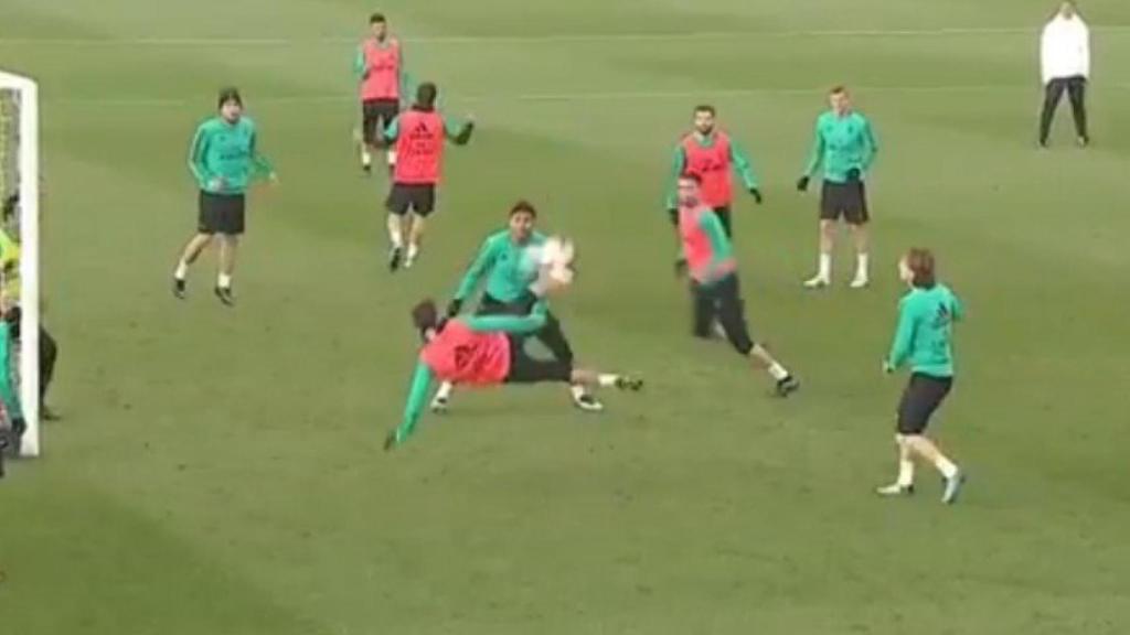 Chilena de Lucas Vázquez en el entrenamiento