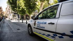 La Policía Local de Granada entregó al indigente