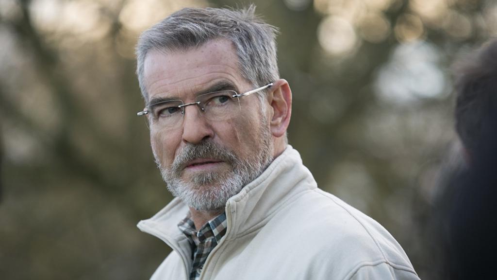 Pierce Brosnan en El extranjero.