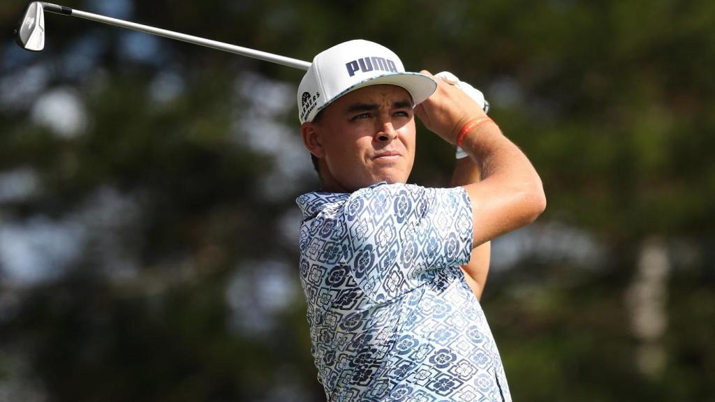 Rickie Fowler y su camisa hawaiana en el Torneo de Campeones de la PGA.