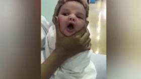 Despiden a tres enfermeras tras viralizarse cómo jugaban con la cara de un bebé
