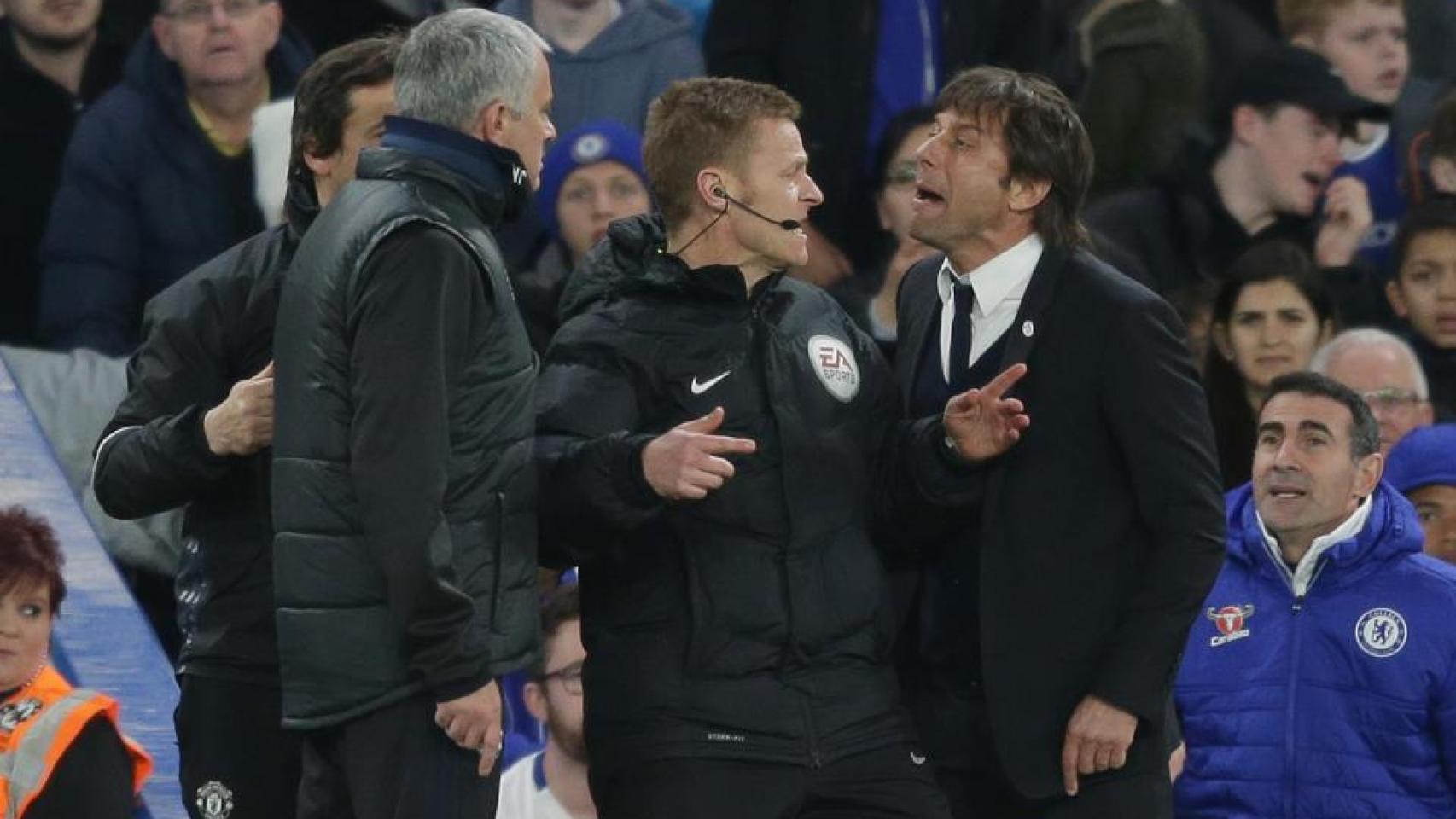 Mourinho y Conte en un enfrentamiento en un partido de Premier.