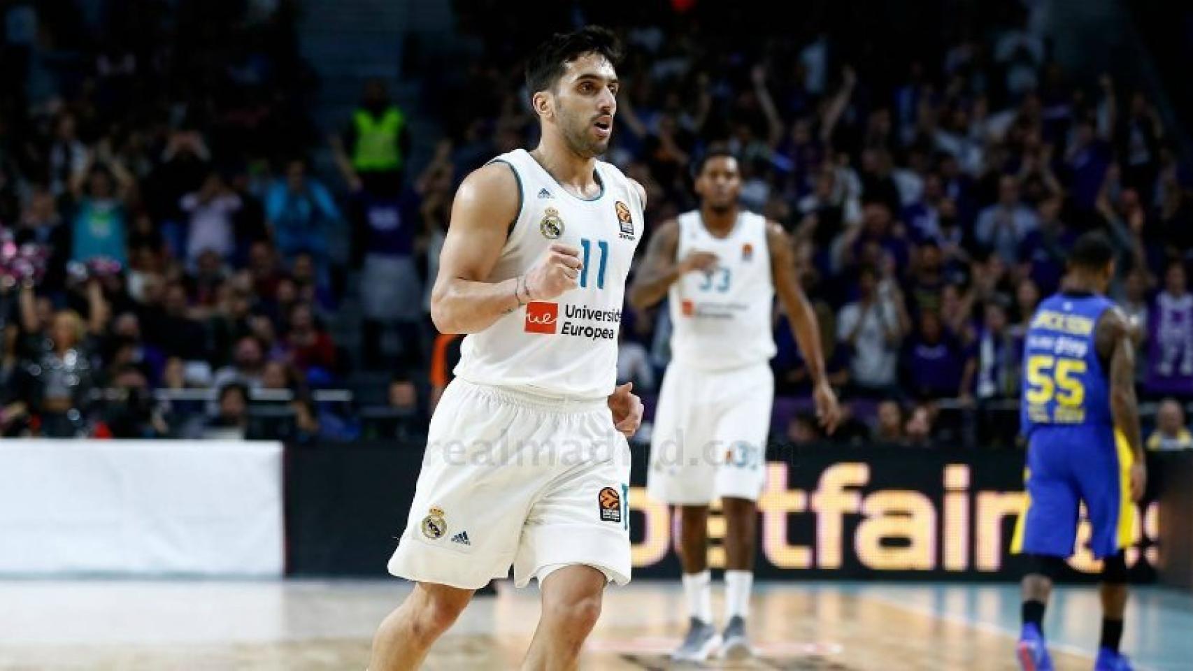 Campazzo festeja una canasta