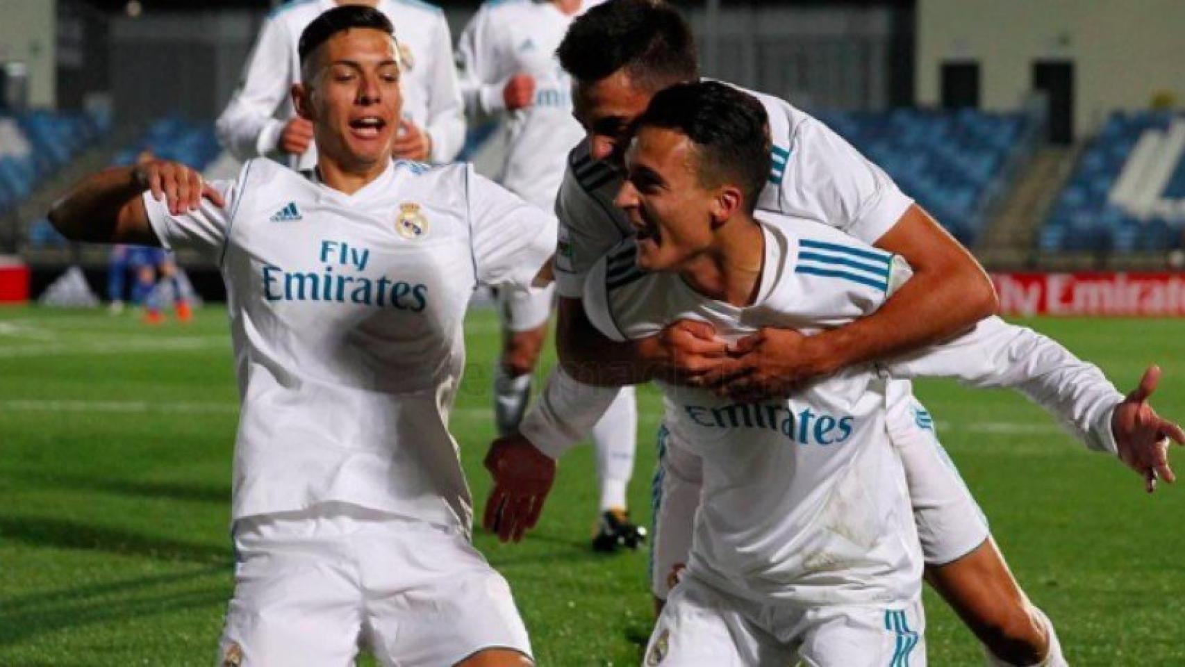 El Castilla celebra el gol de Quezada