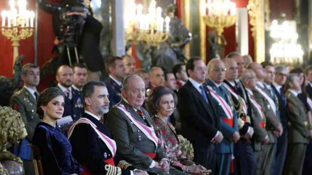Los reyes Felipe VI, Juan Carlos I, Letizia y Sofía durante la Pascua Militar.