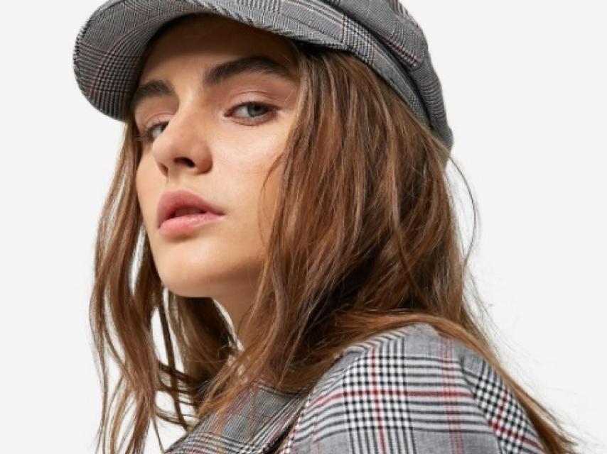 La gorra estilo biker de Stradivarius cuesta tan sólo 7,99€.