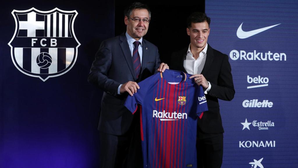 Bartomeu posa con Coutinho en su presentación