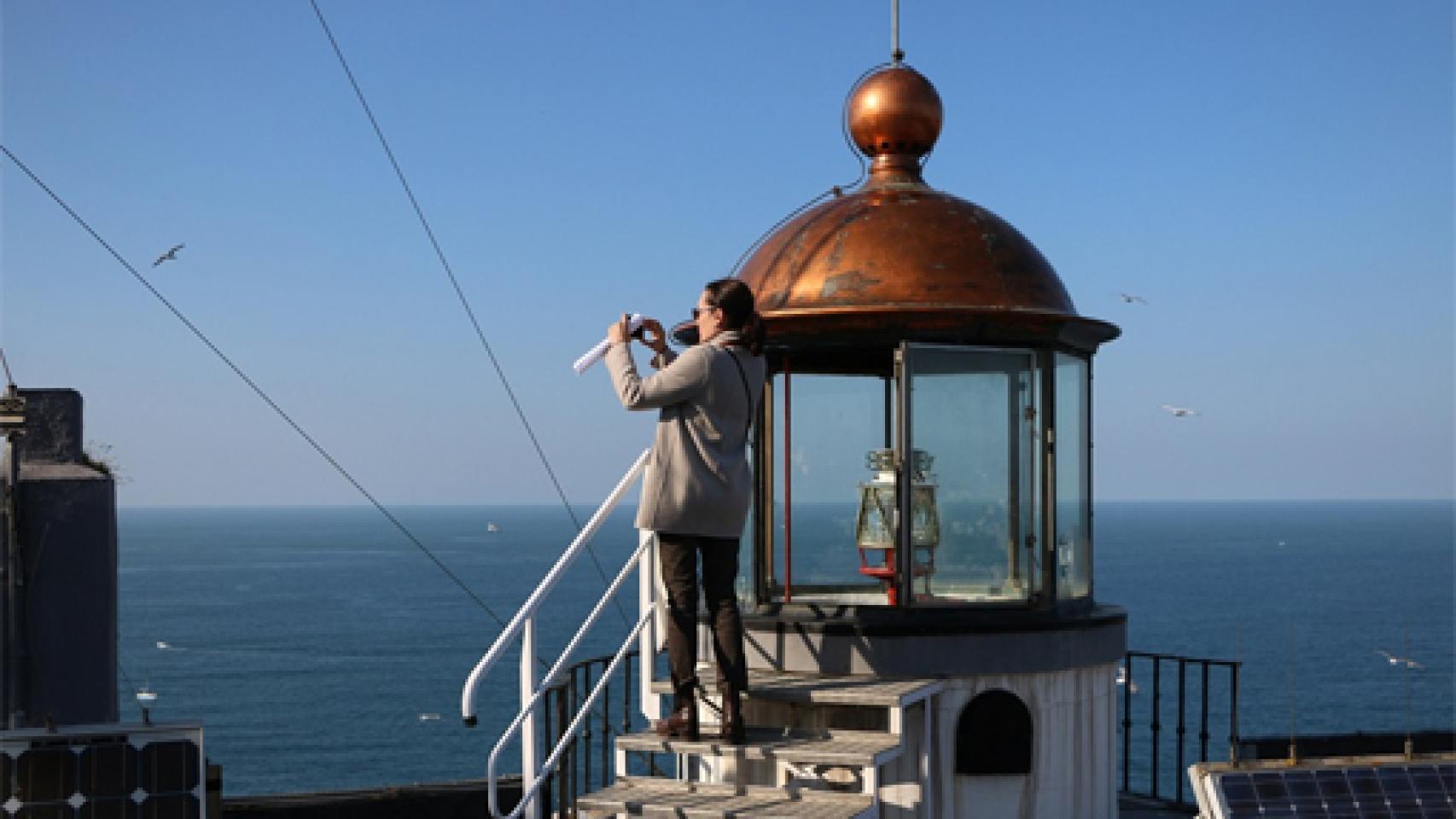 Image: Cristina Iglesias se instala en el faro de la Concha