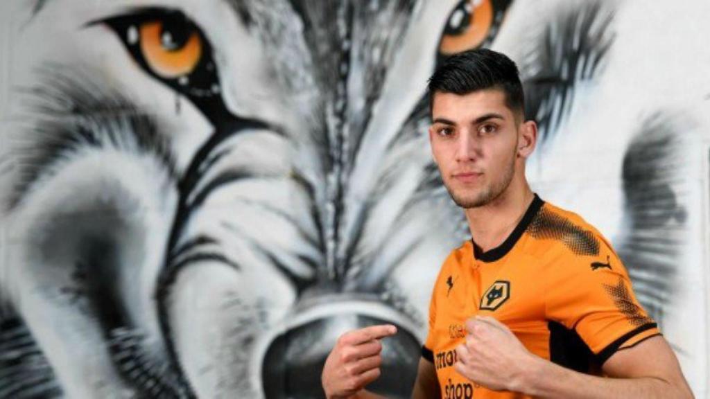 Rafa Mir, nuevo jugador del Wolverhampton. Foto: Twitter (@Wolves)