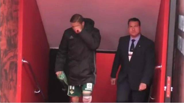 Joaquín llorando después de ganar el derbi sevillano