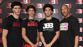 Lonzo, LaMelo, LiAngelo y LaVar Ball.